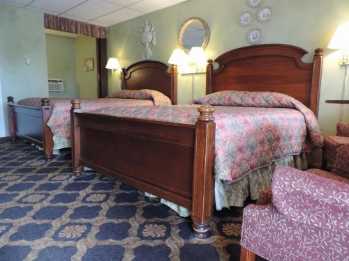 Plaza Motor Motel image 13