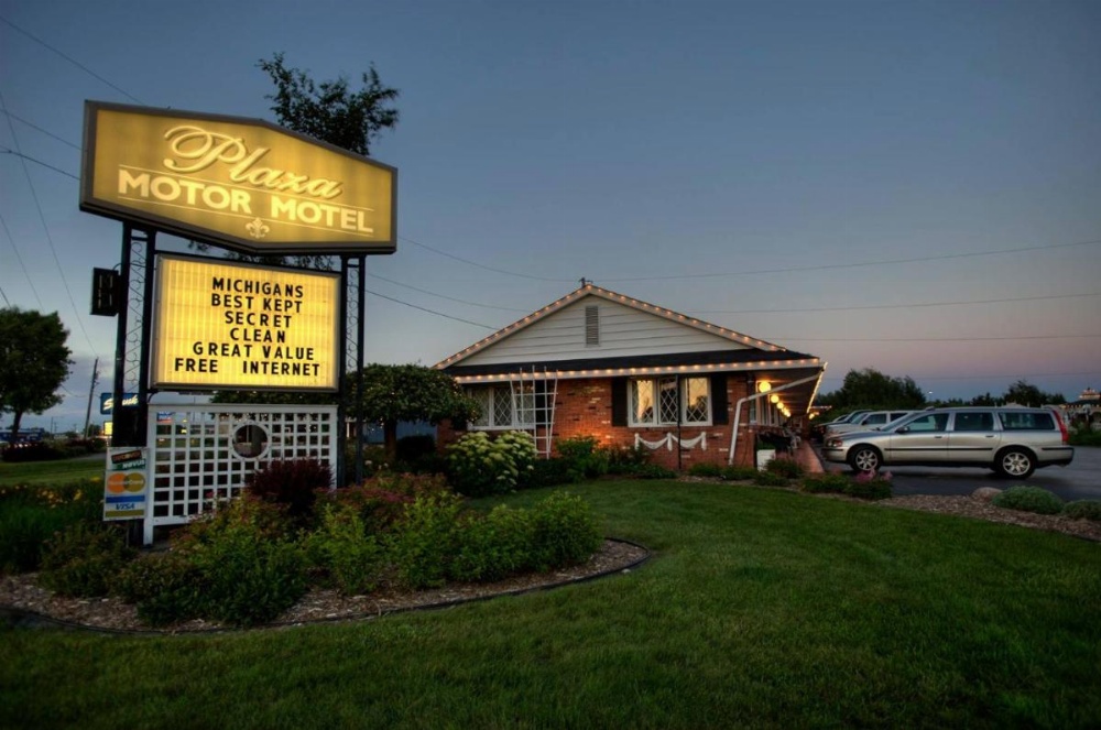 Plaza Motor Motel Image 20