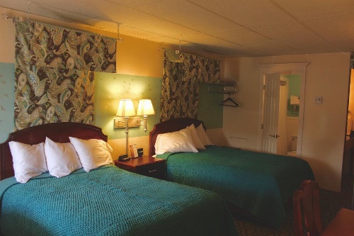Plaza Motor Motel image 2